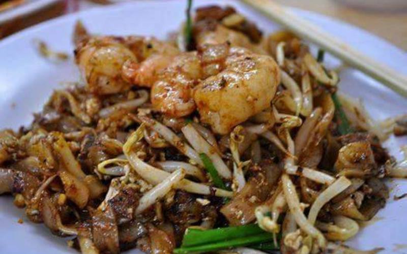 char kuey teow - must eat malaysia foods