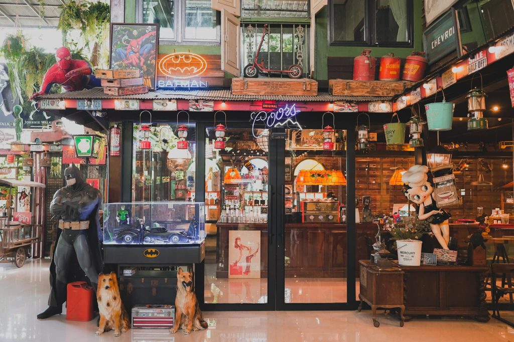 American 70's memorabilia in Waterside House restaurant